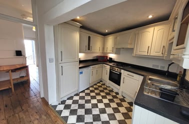 Cheltenham Place, Greenbank, Plymouth - Image 3